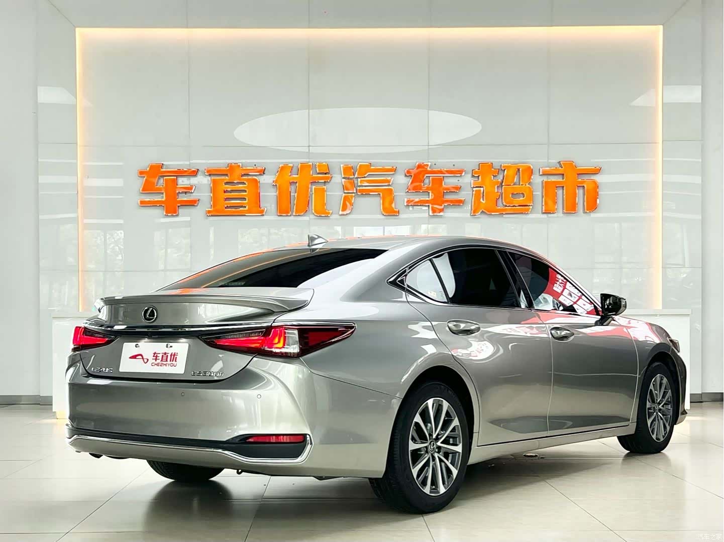 Lexus ES, 2023 все фото