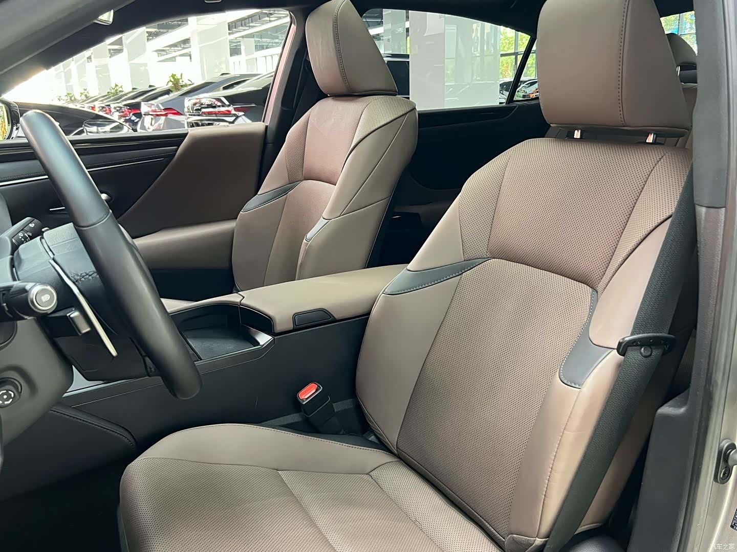 Lexus ES, 2023 9