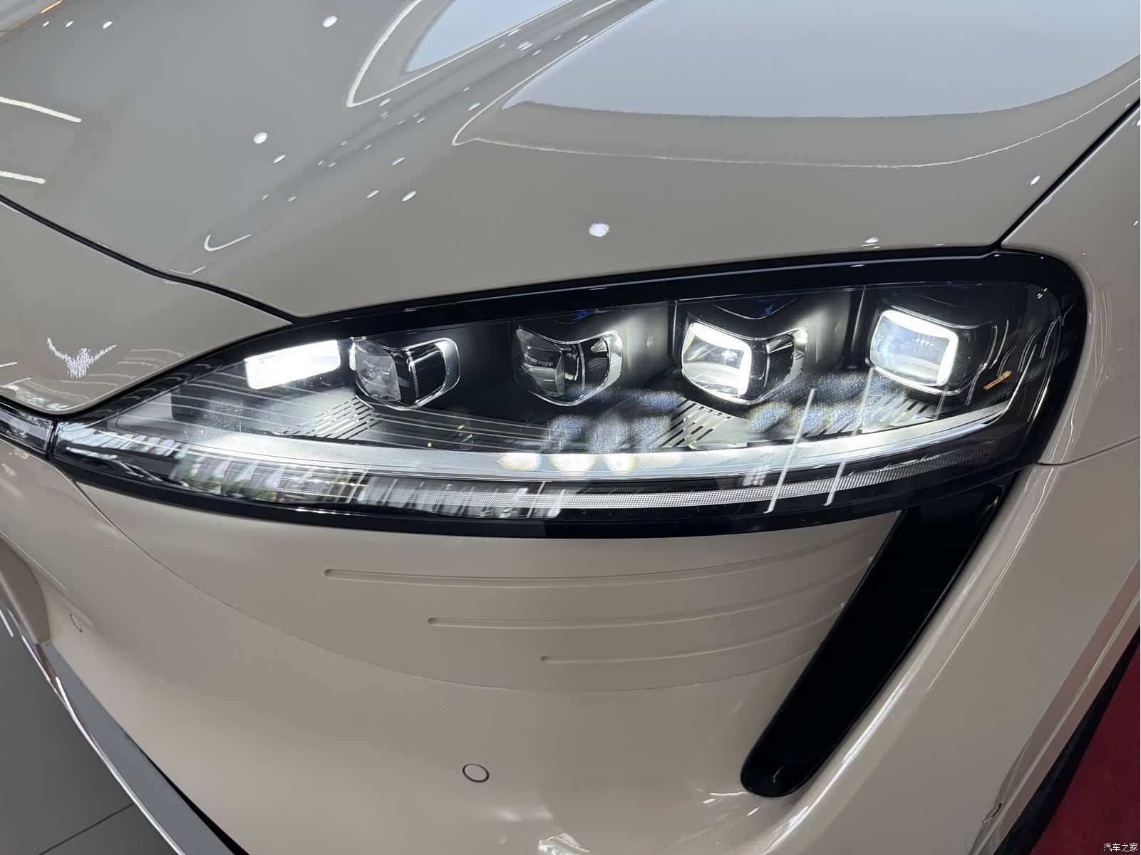 Luxeed R7, 2025 32