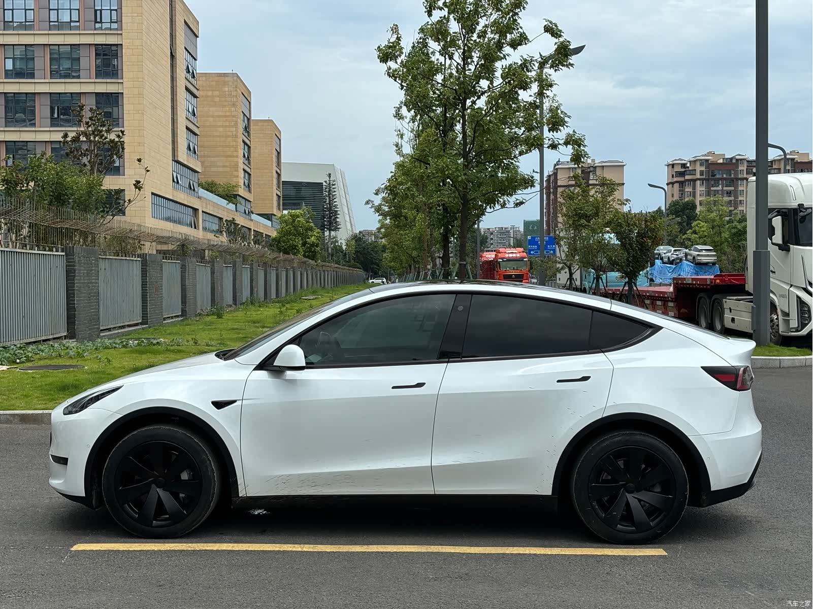 Tesla Model Y, 2024 14
