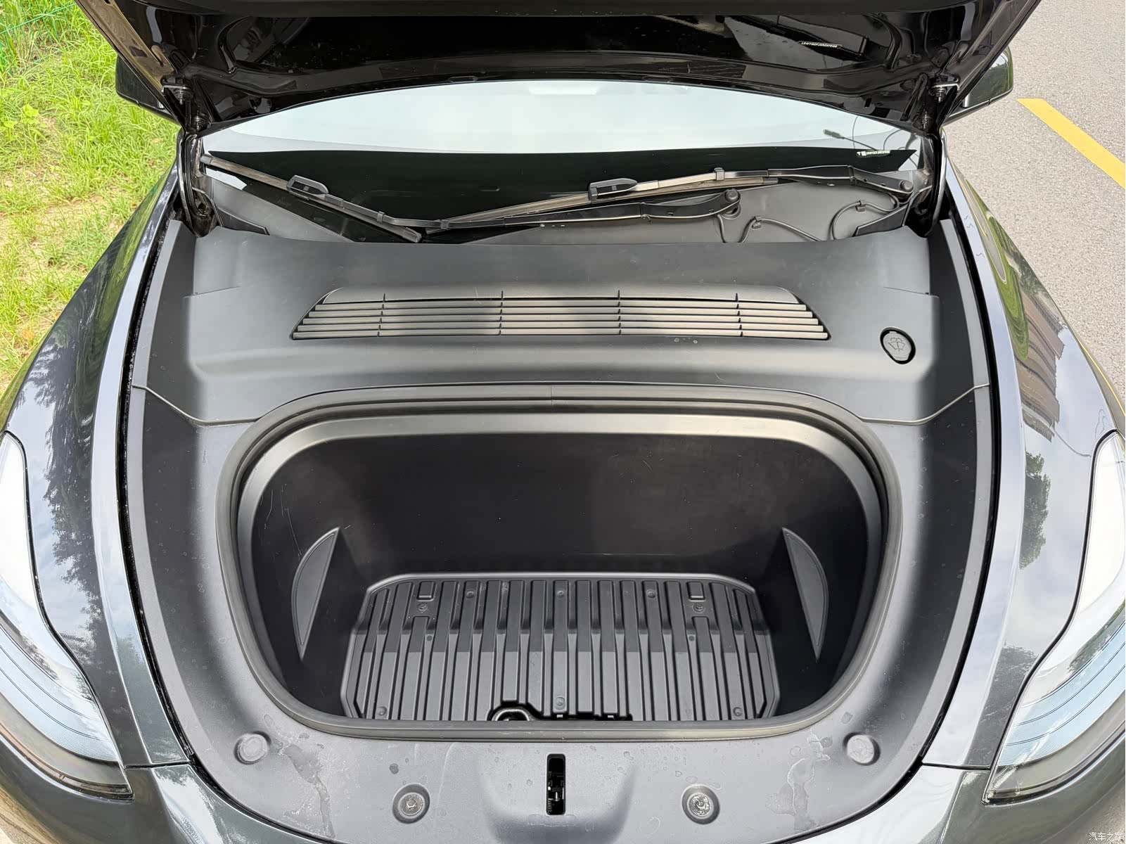 Tesla Model Y, 2024 10