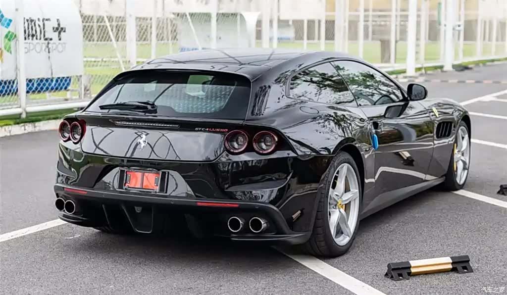 Ferrari GTC4Lus, 2017 4