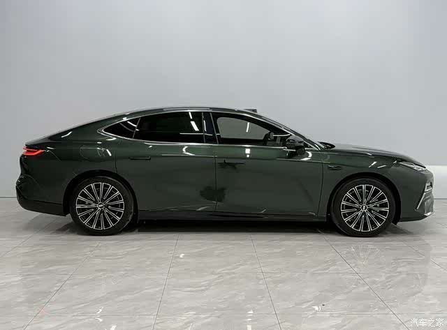 Geely 8, 2025 8