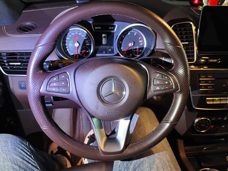 Mercedes-Benz GLE Mercedes-Benz GLE