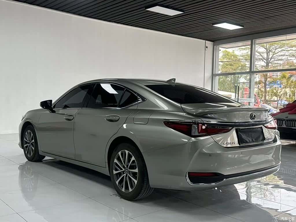 Lexus ES, 2023 9