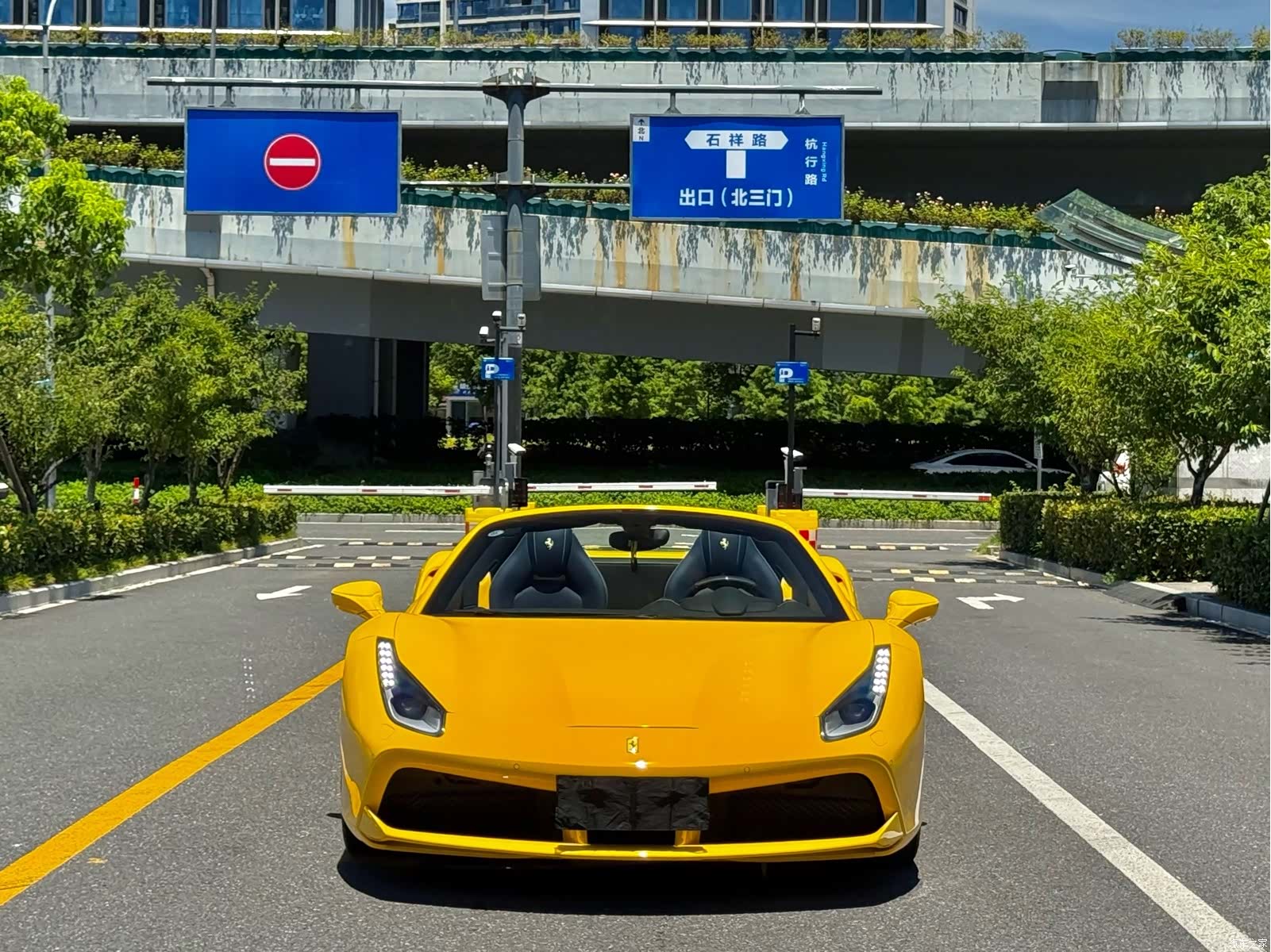Ferrari 488, 2018 1