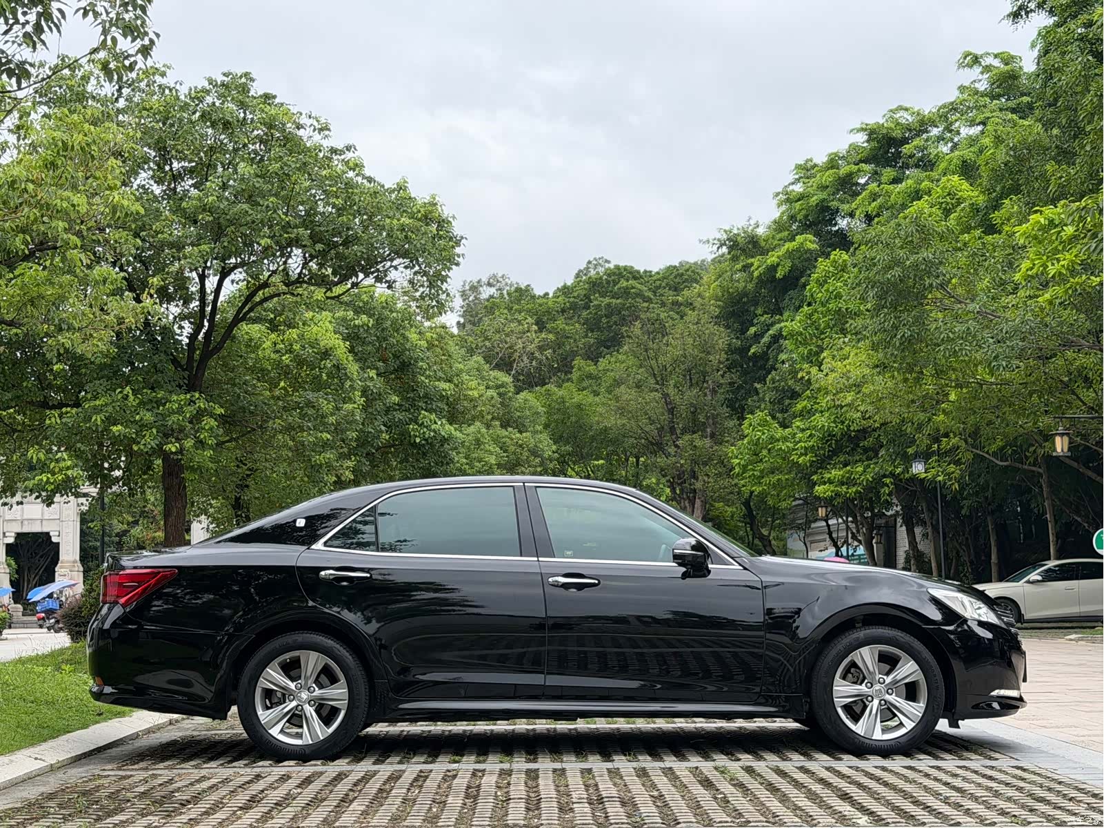 Toyota Crown, 2017 4