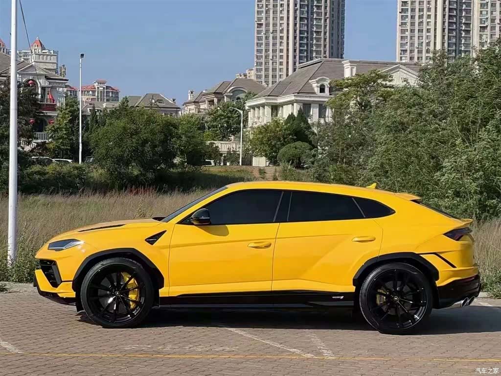Lamborghini Urus, 2023 2
