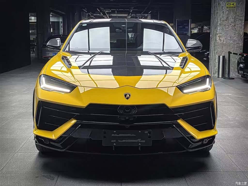 Lamborghini Urus, 2023 2