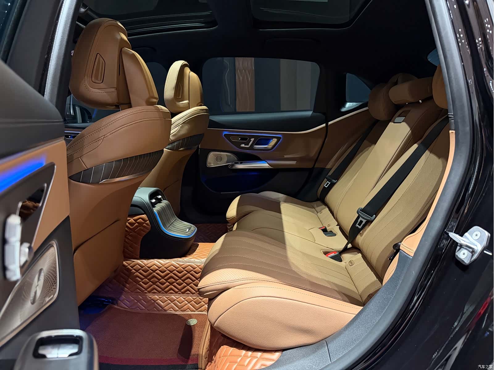Mercedes-Benz E-Class, 2024 12