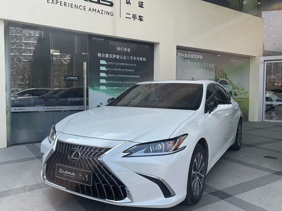Lexus ES