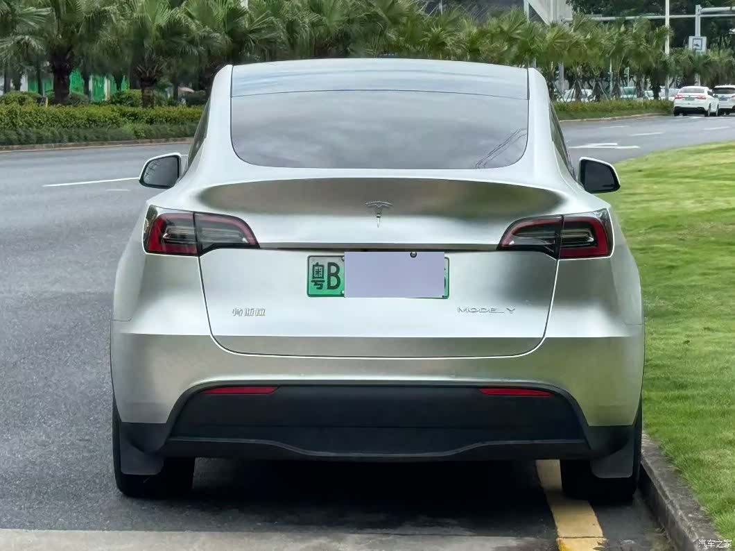 Tesla Model Y, 2022 13