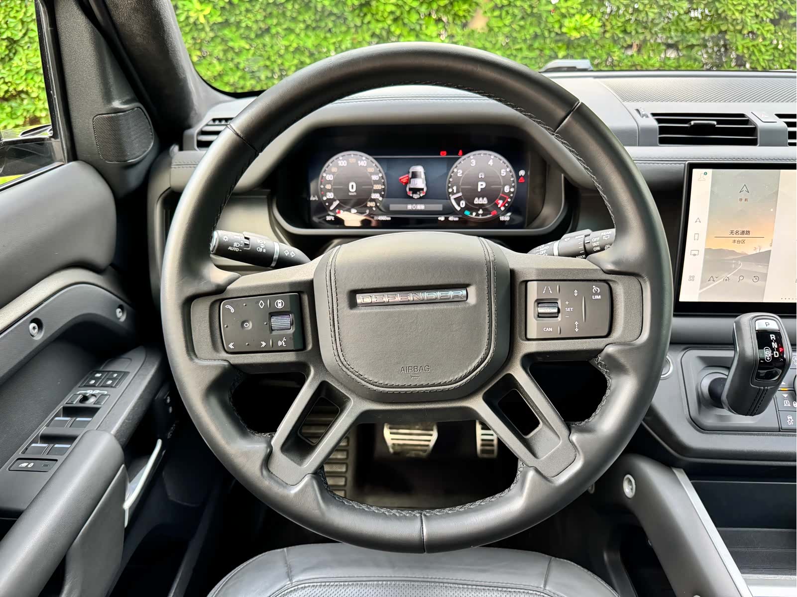 Land Rover Defender, 2025 13