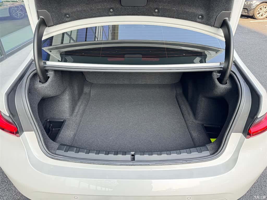 BMW 3 Series, 2023 7