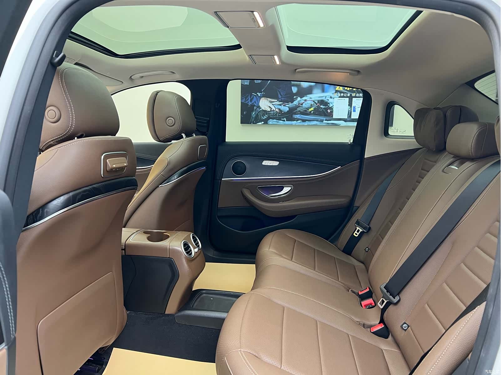 Mercedes-Benz E-Class, 2019 9