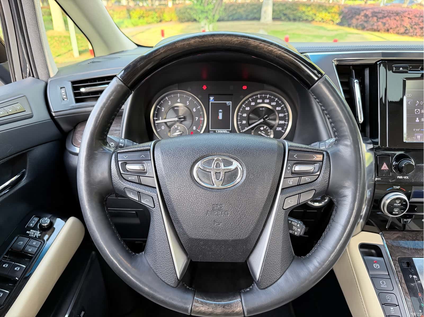 Toyota Alphard, 2019 12