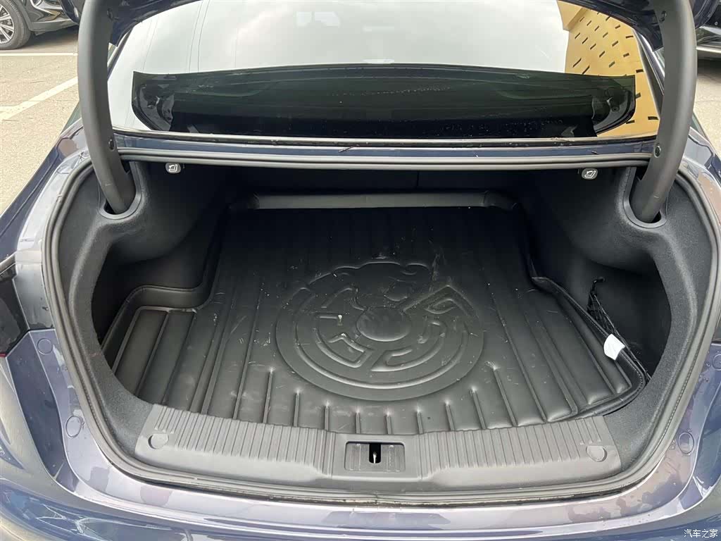 Hongqi H5, 2024 10