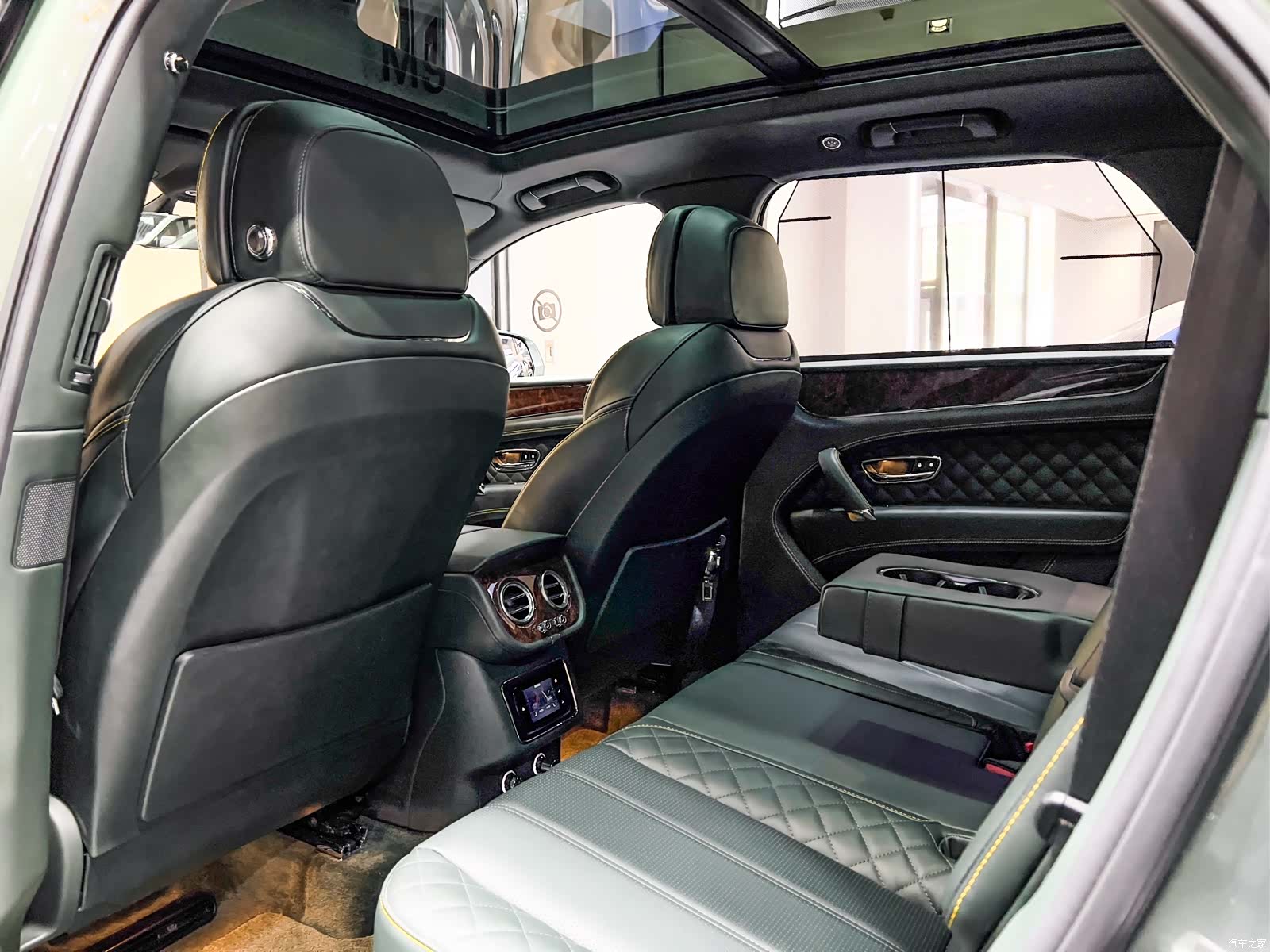 Bentley Bentayga, 2018 14