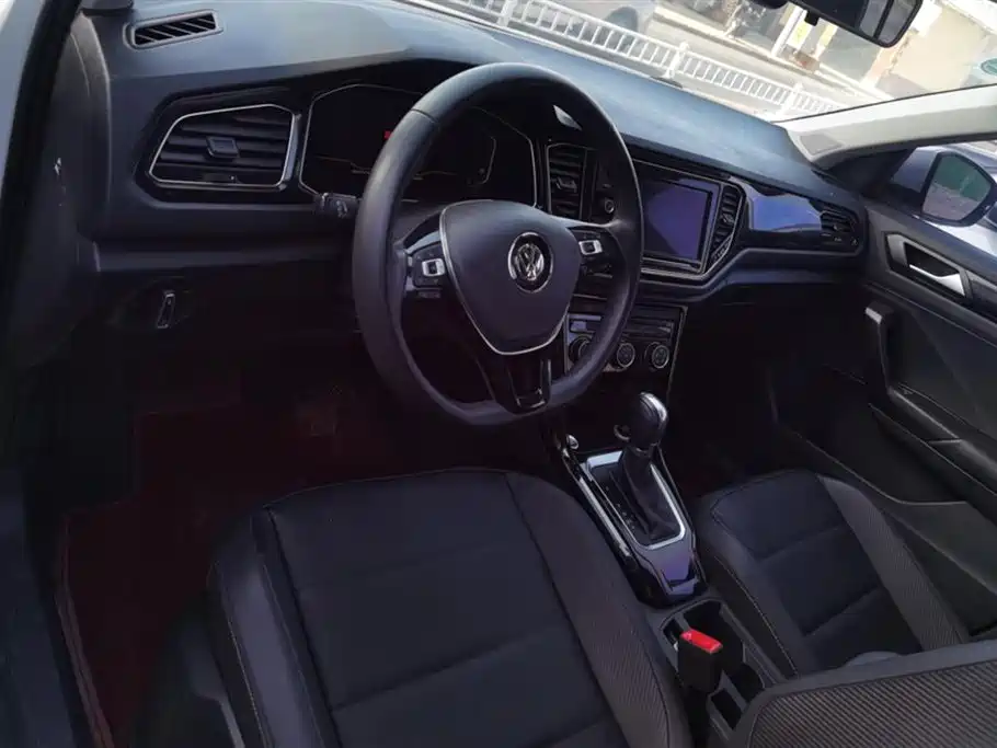 Volkswagen T-ROC exploring Songs