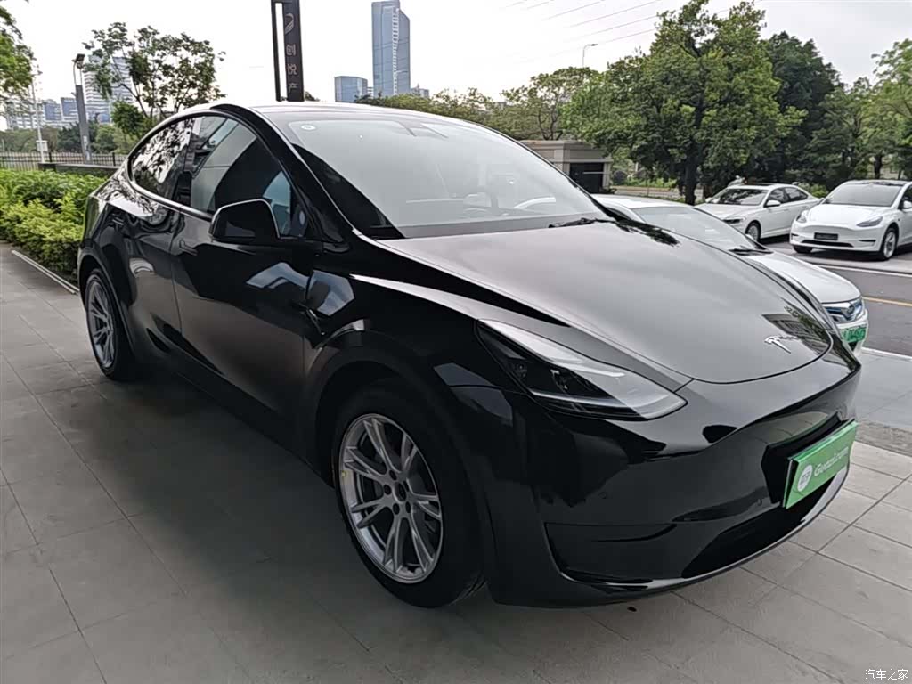 Tesla Model Y, 2023 4