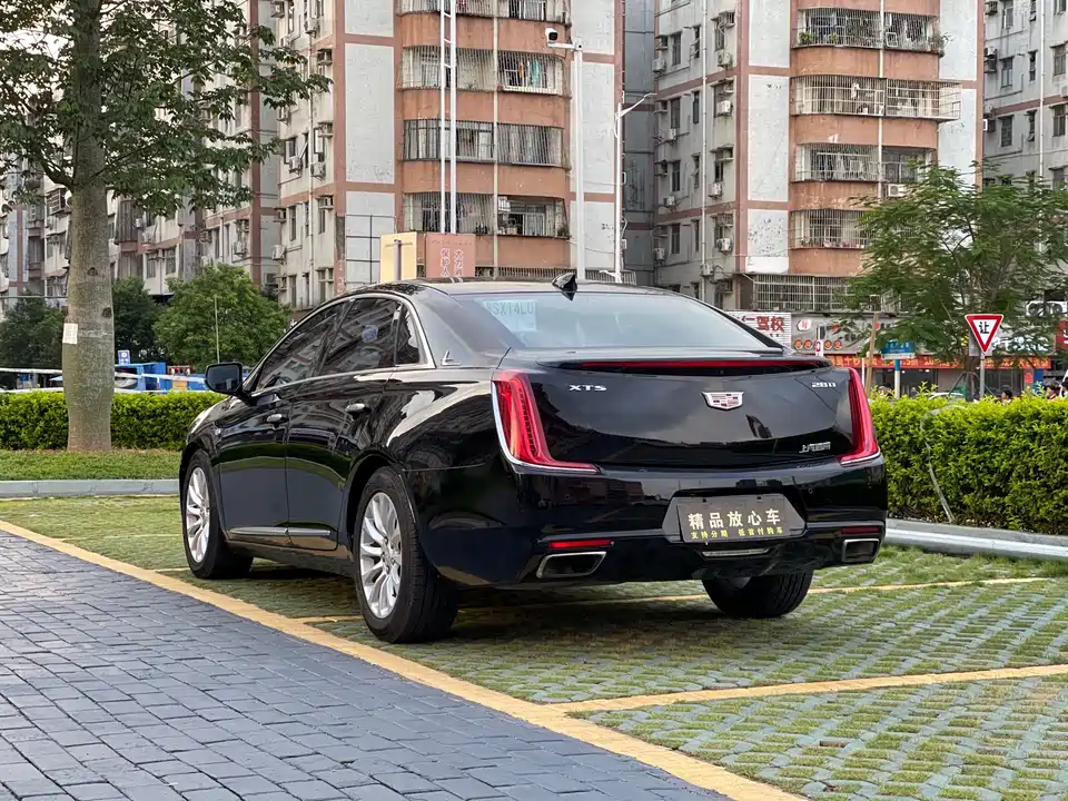 Cadillac XTS