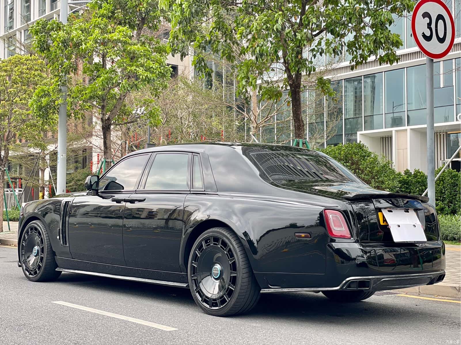 Rolls-Royce Phantom, 2011 все фото