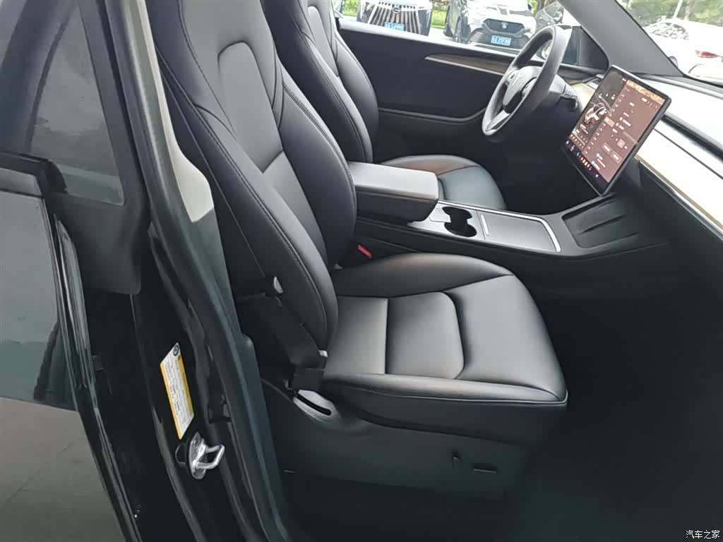 Tesla Model Y, 2023 25