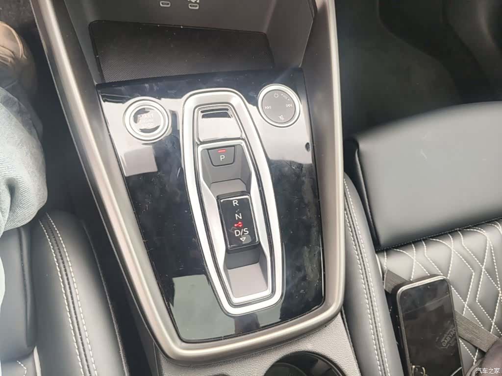 Audi Flying Spur, 2025 21