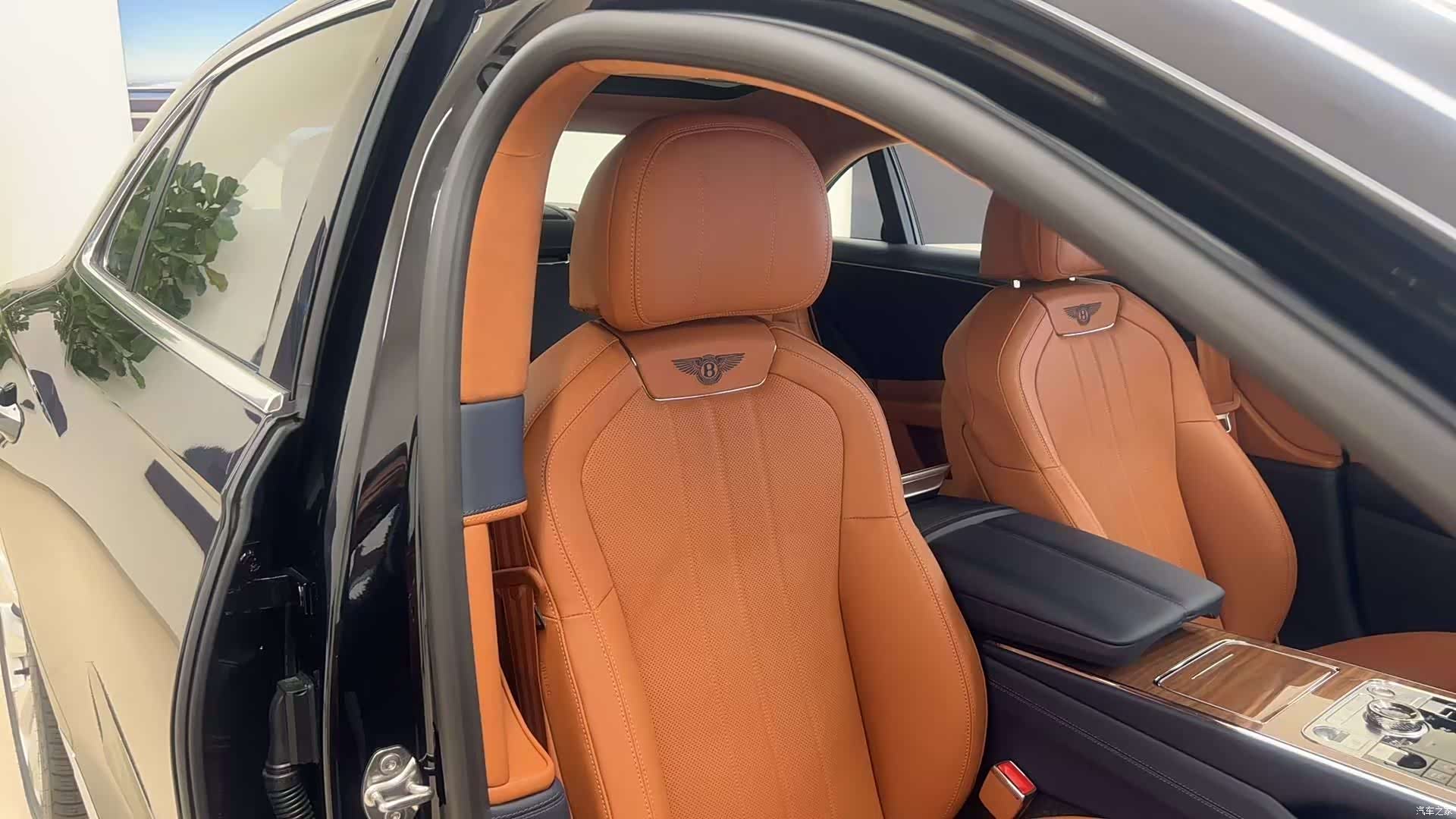 Bentley Flying Spur, 2026 8