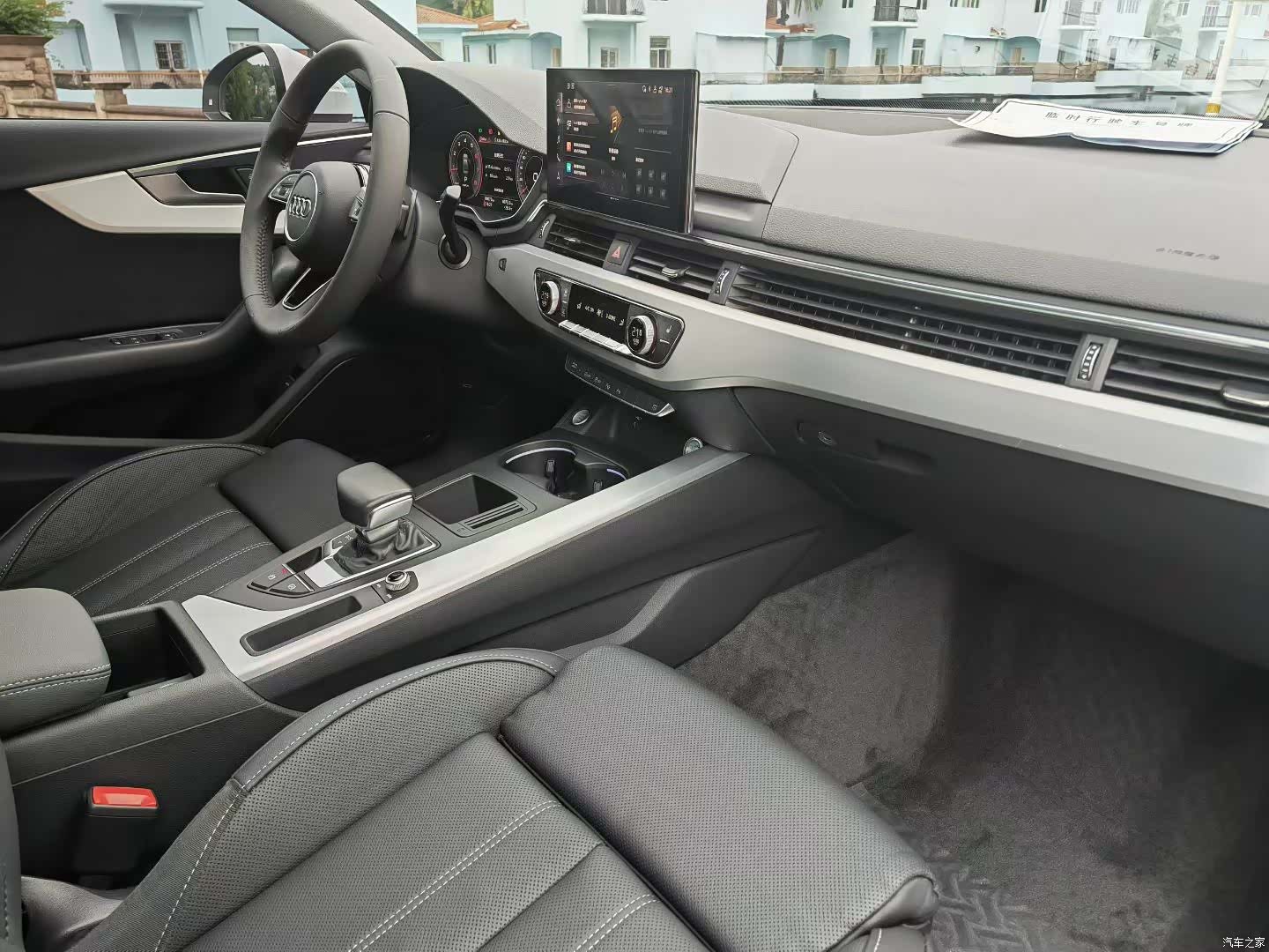 Audi A4L, 2021 все фото