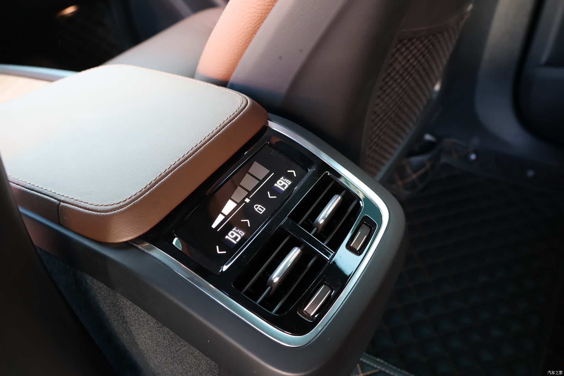 Volvo XC90, 2025 7