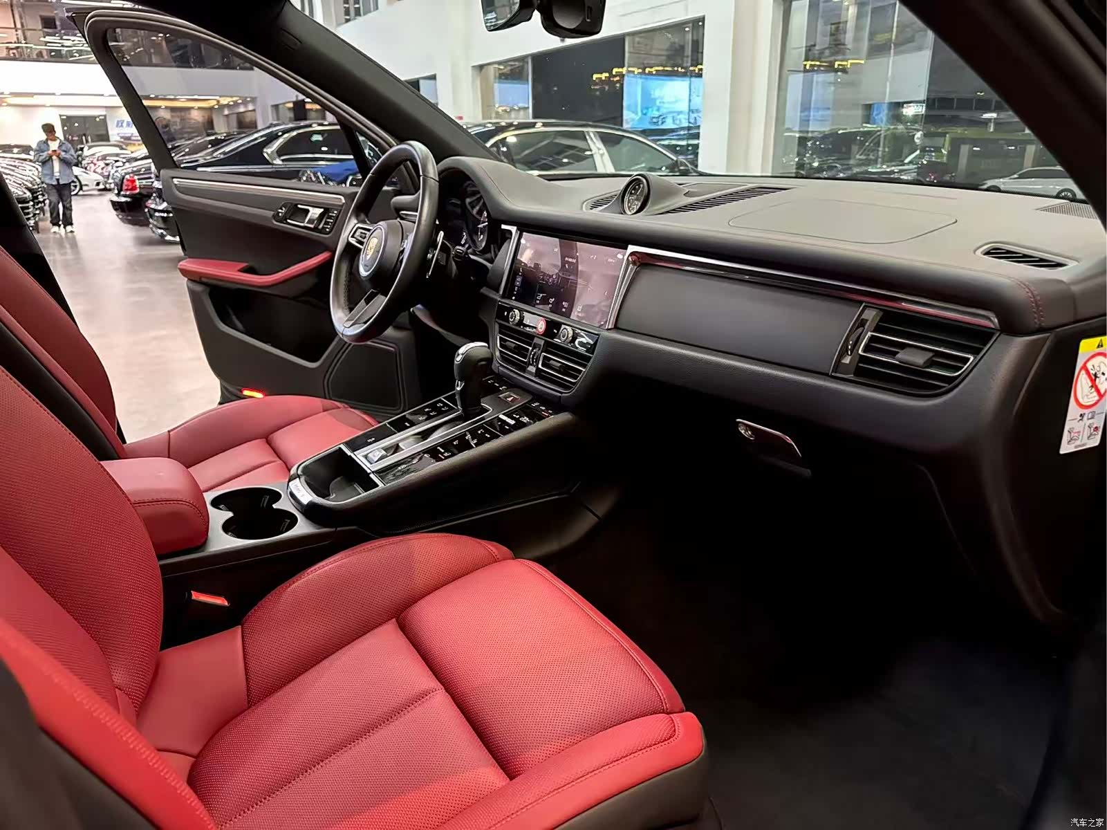 Porsche Macan, 2022 9
