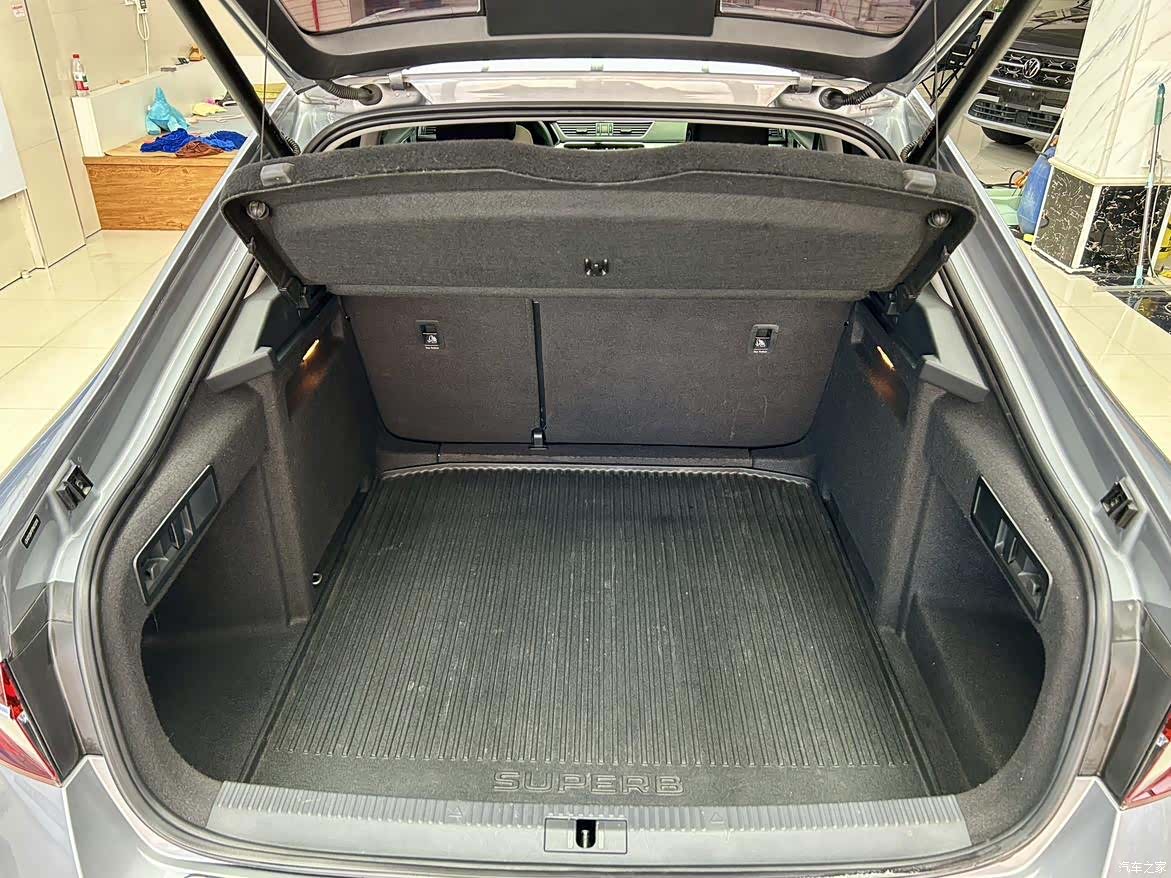 Skoda Superb, 2023 22