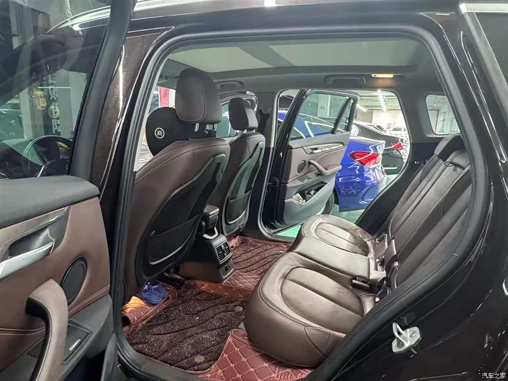 BMW X1, 2018 все фото