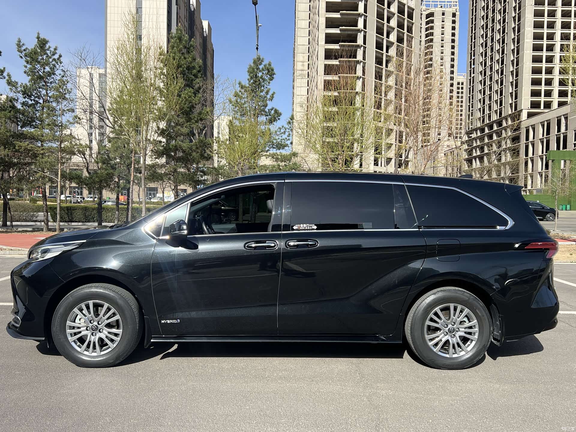 Toyota Sienna, 2022 все фото