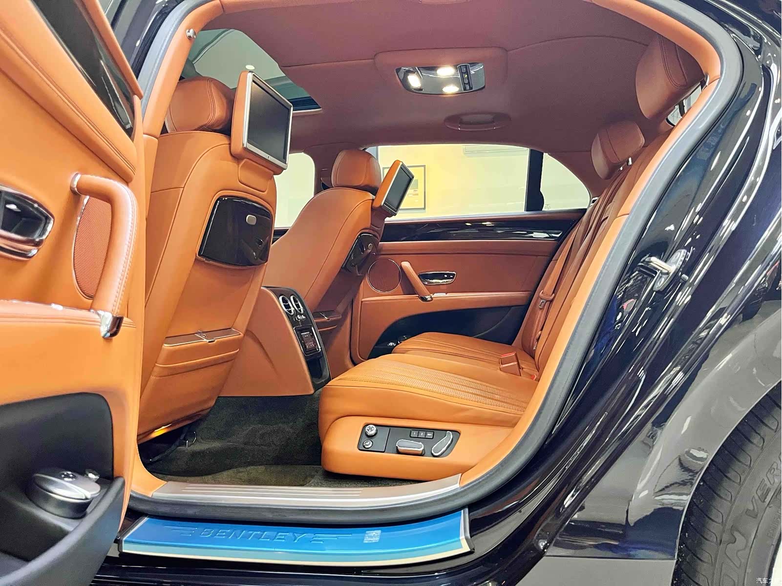 Bentley Flying Spur, 2015 10