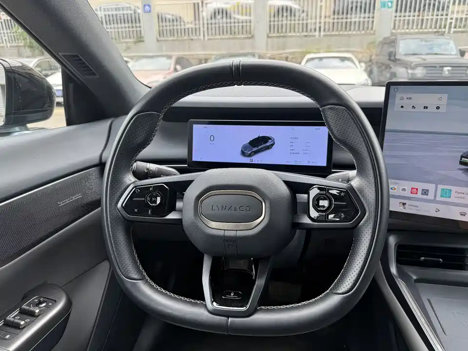 Lynk & Co 07 EM-P
