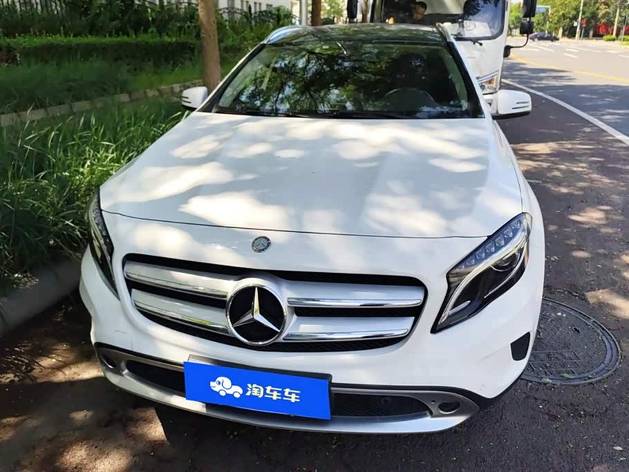 Mercedes-Benz GLA Mercedes-Benz GLA