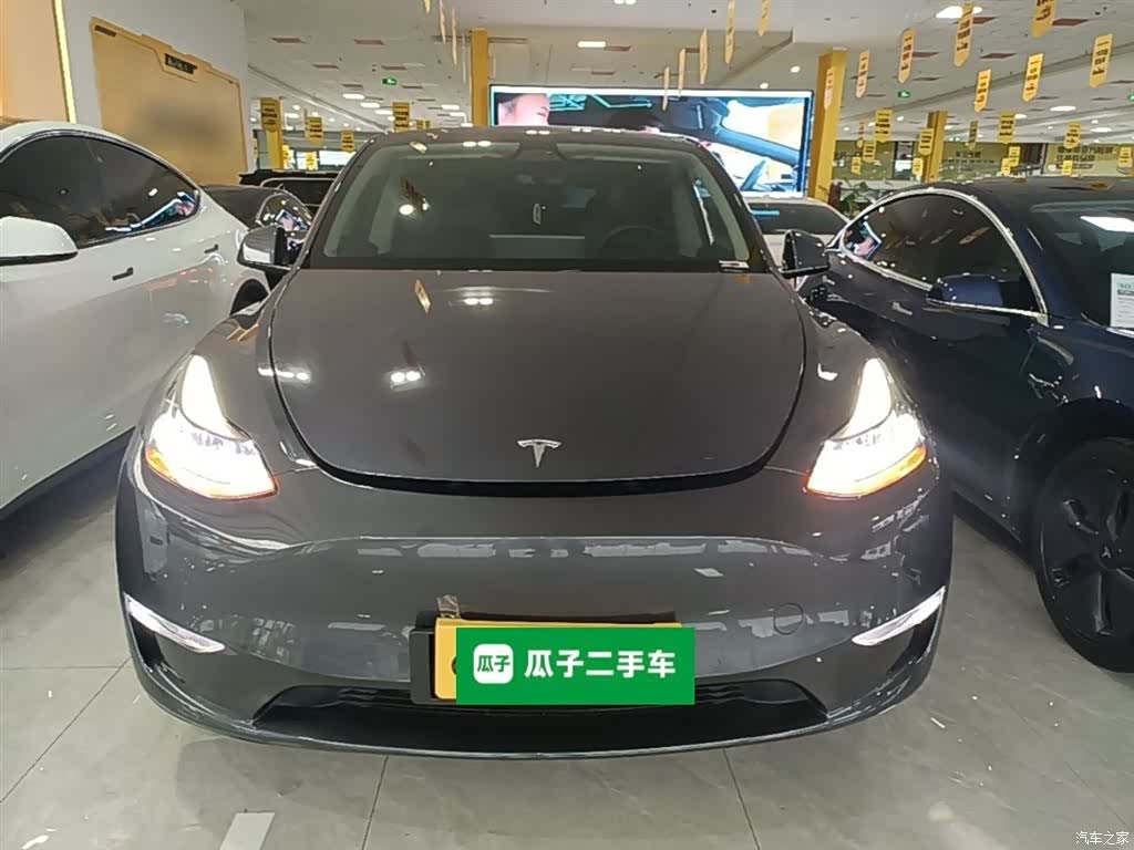 Tesla Model Y, 2021 3