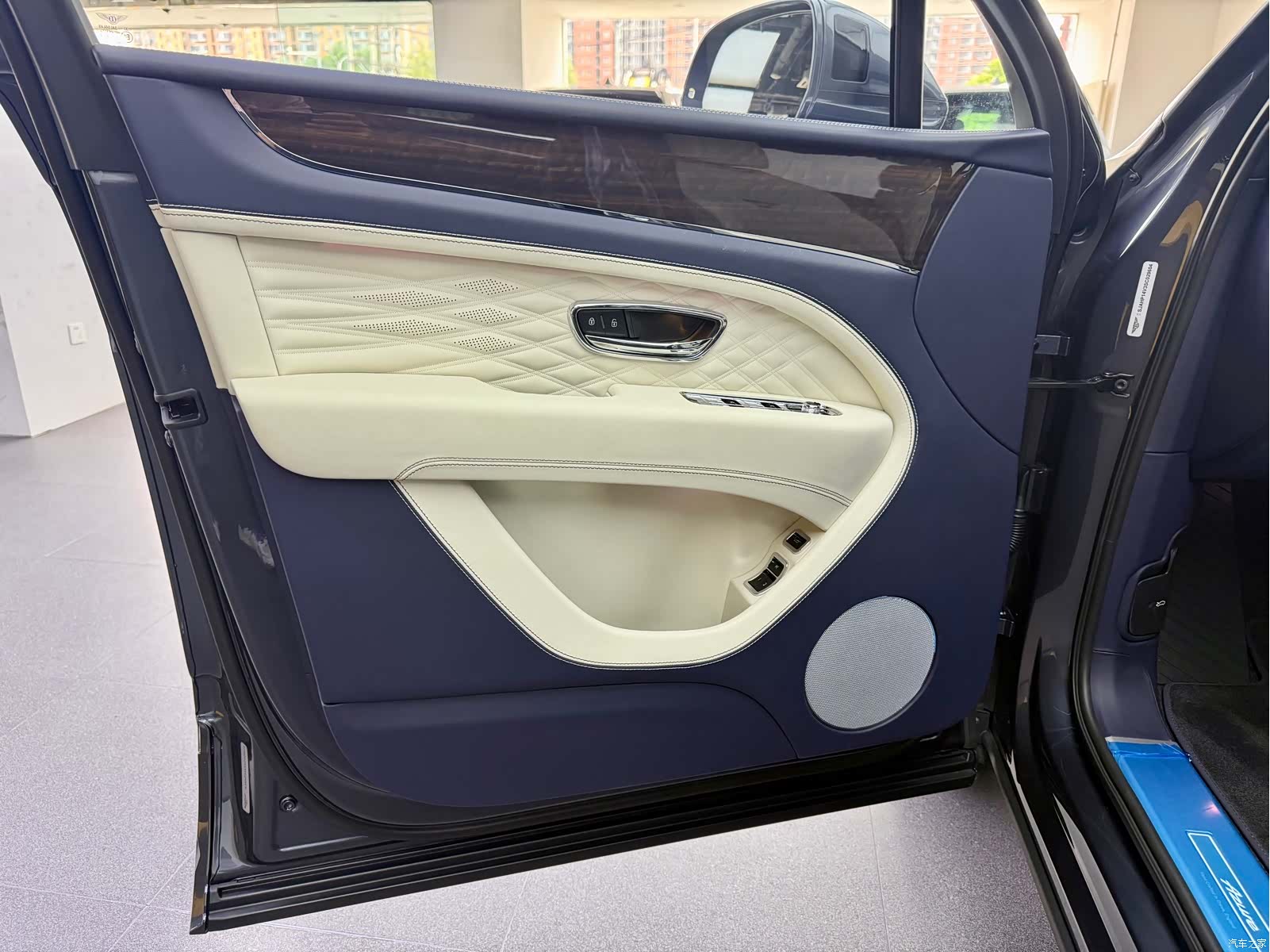 Bentley Bentayga, 2025 15