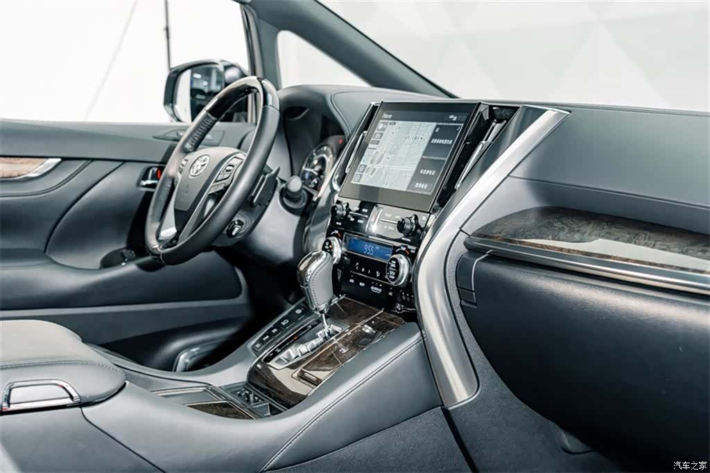 Toyota Vellfire, 2022 19
