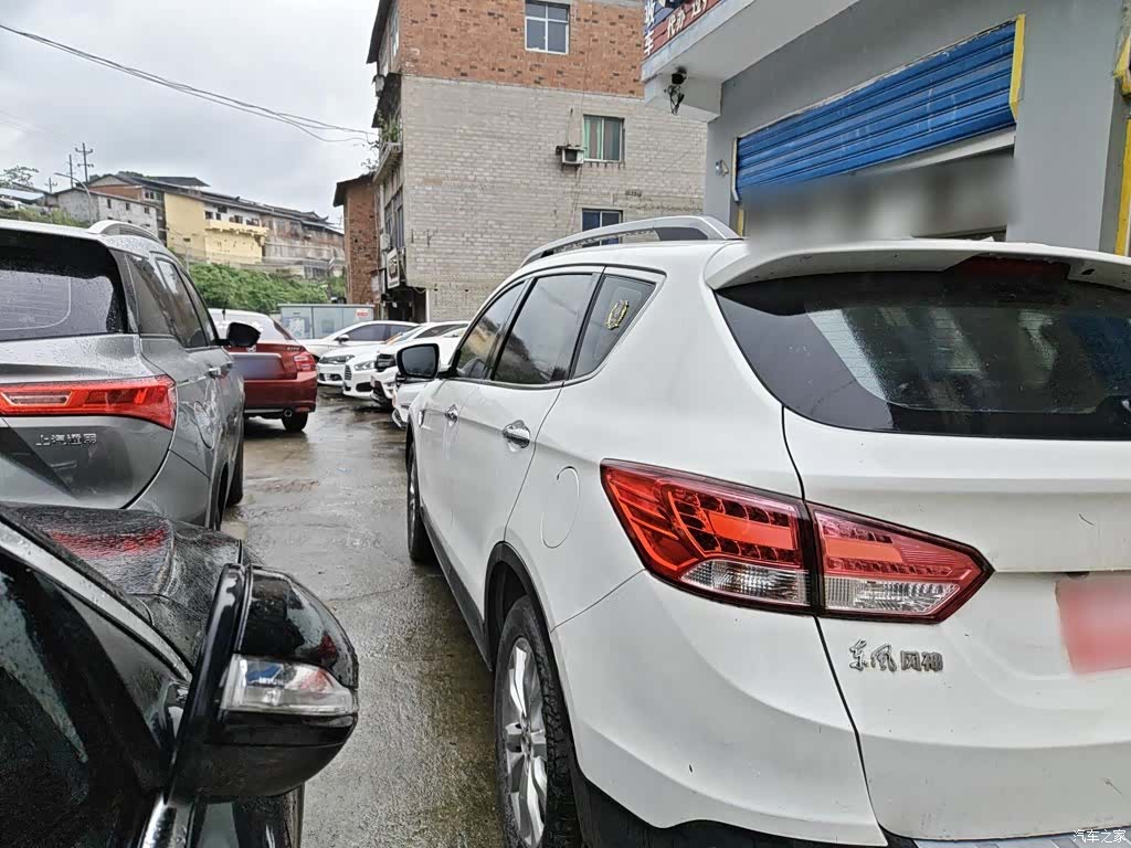 DongFeng AX7, 2015 10