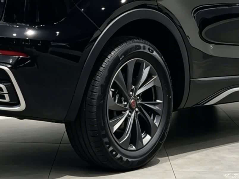 Hongqi HS5, 2025 12
