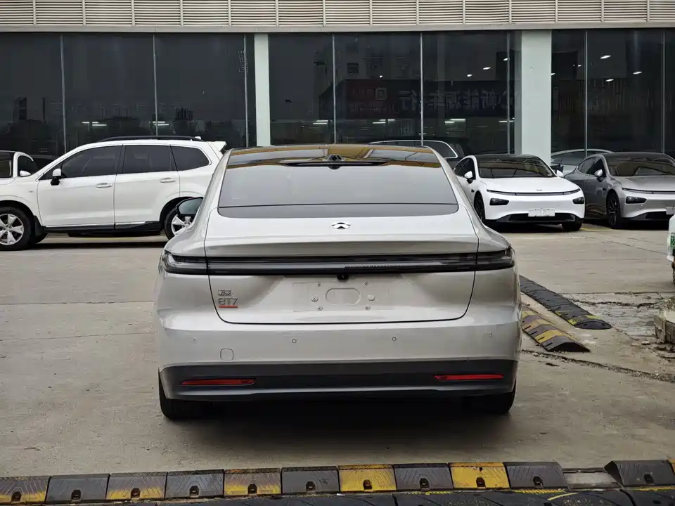 NIO ET7