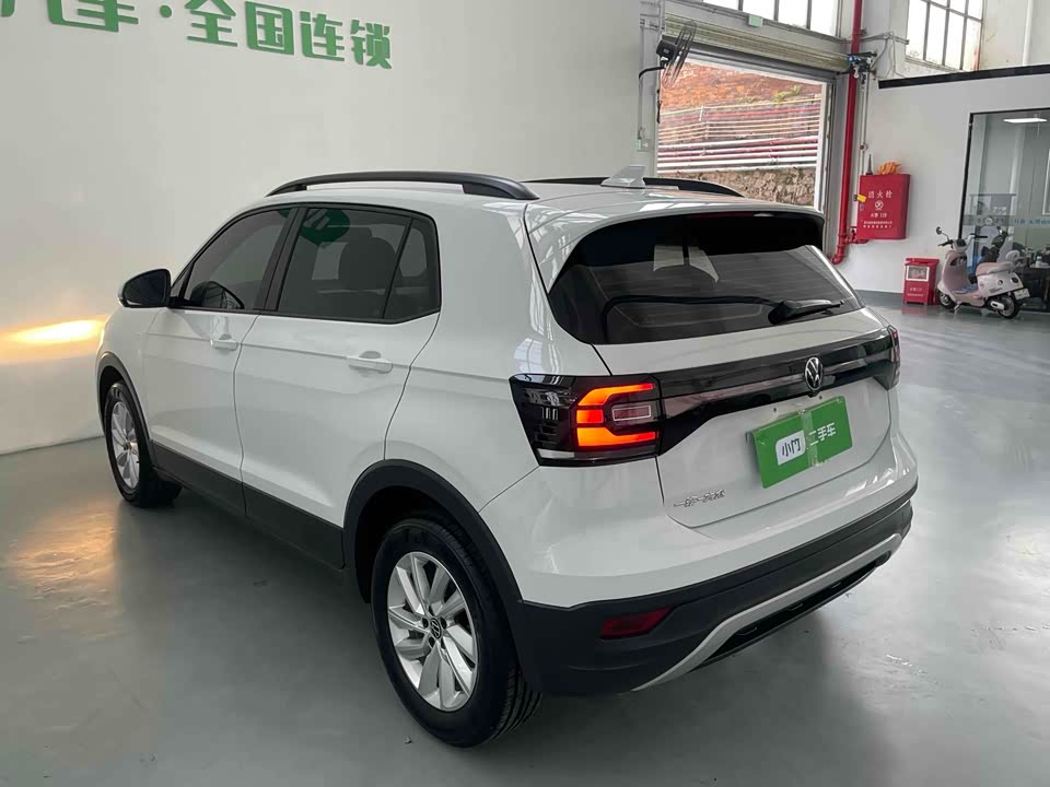 Volkswagen Exploring the shadow