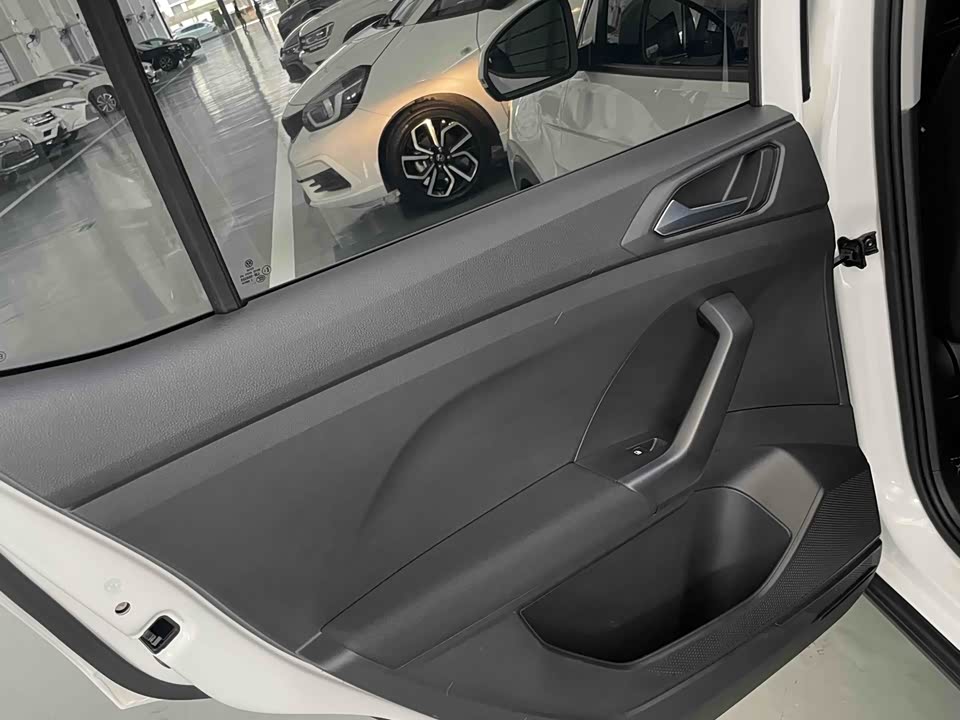 Volkswagen Exploring the shadow