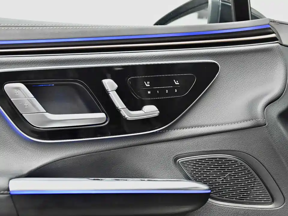 Mercedes-Benz EQE SUV