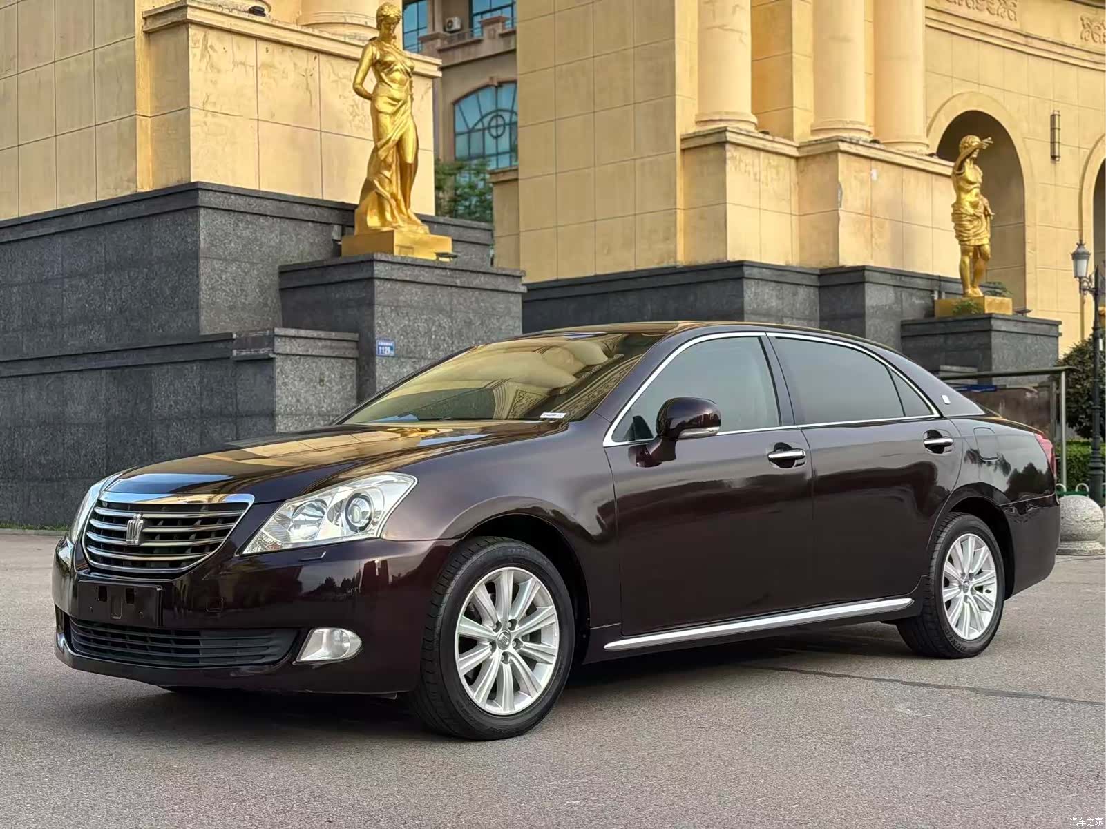 Toyota Crown, 2012 1