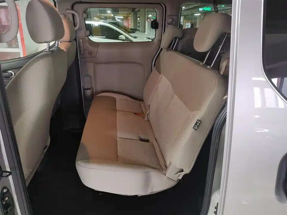 Nissan NV200