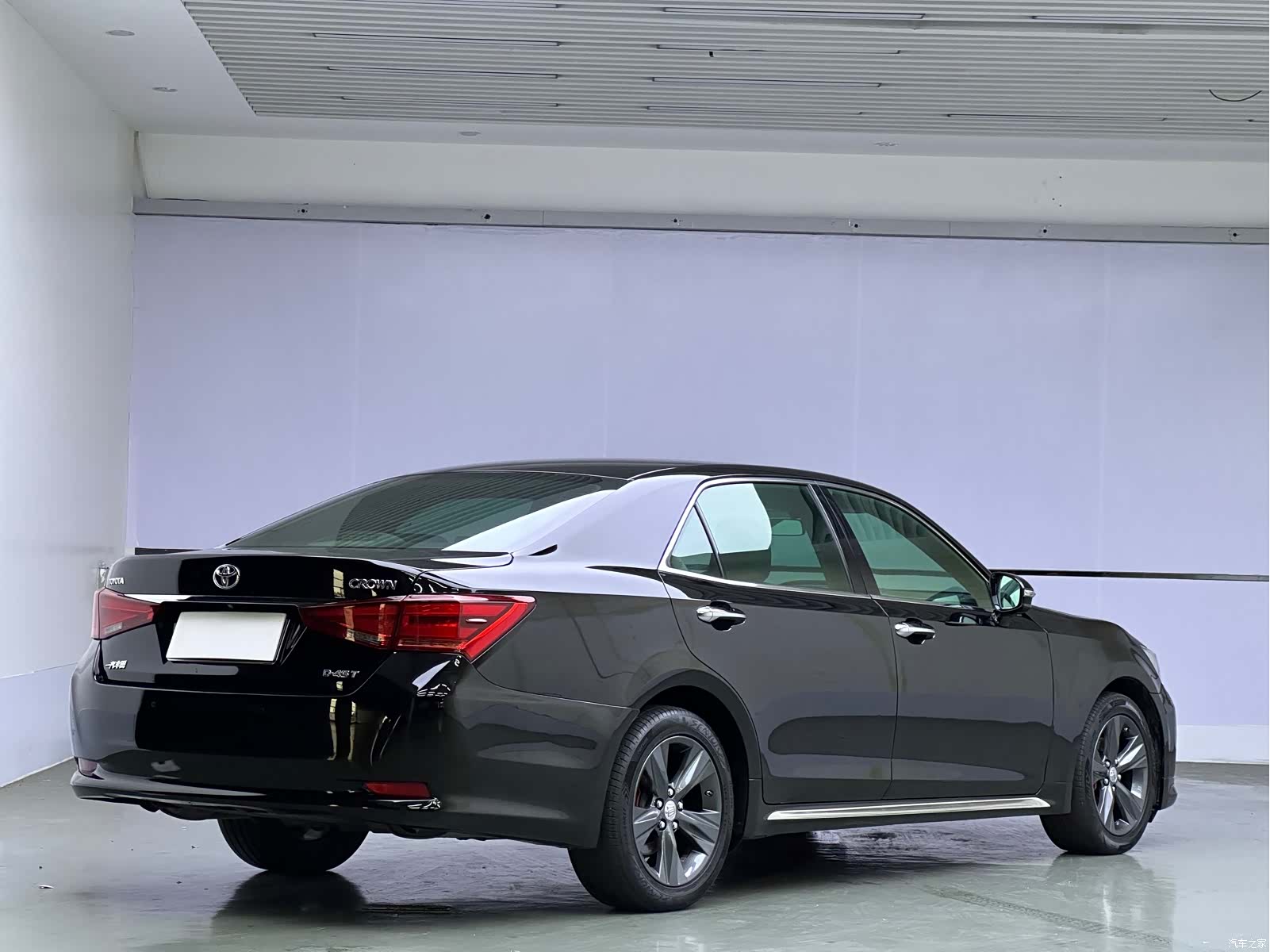 Toyota Crown, 2017 все фото